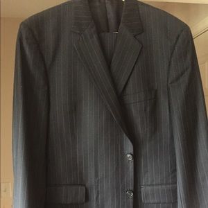 Men’s Jos A Banks Suit Navy blue w/ golden stripes